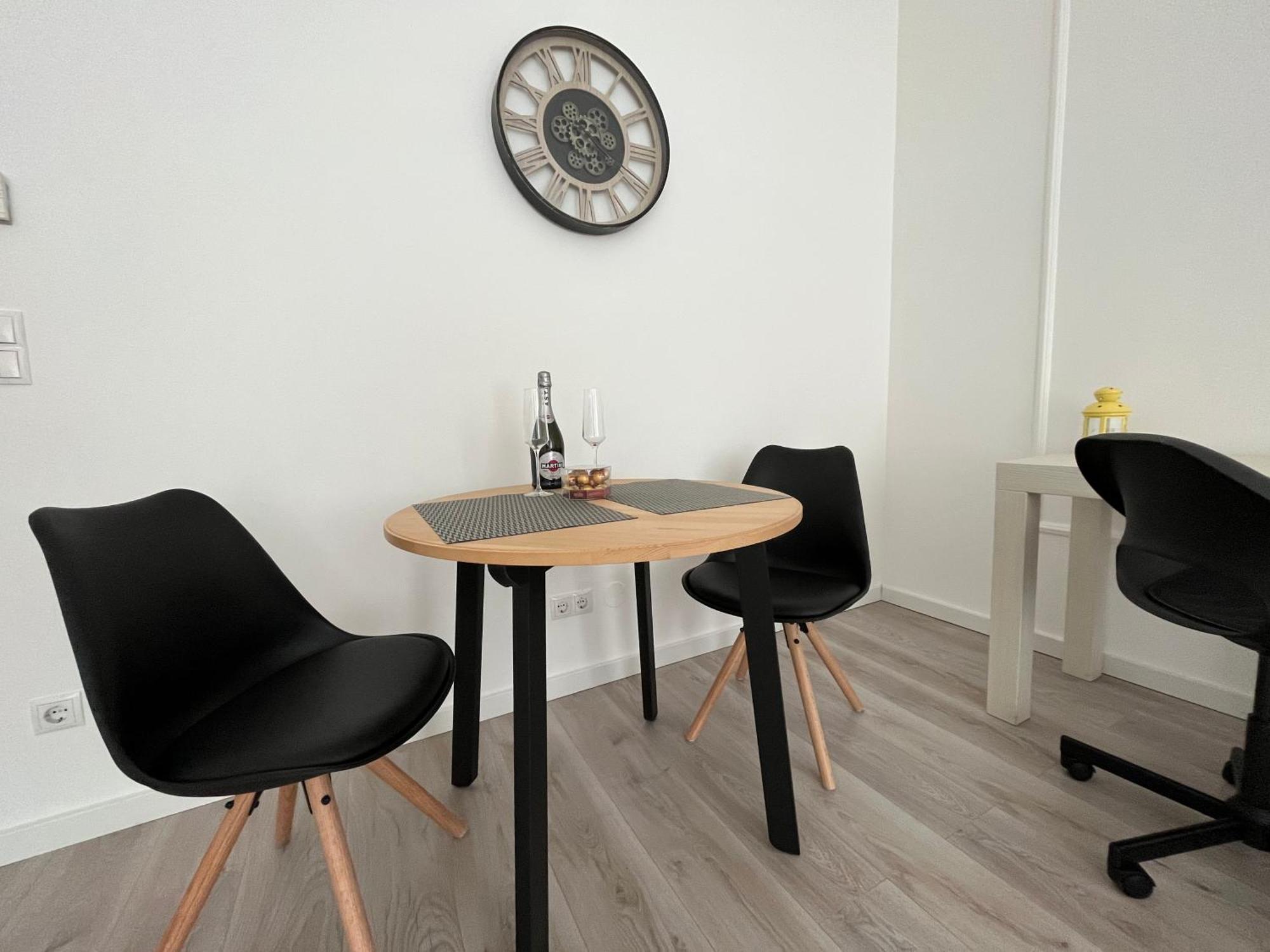 Stayin - Elegant Design With Garden Appartement