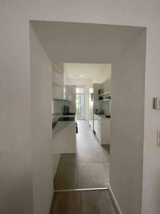 Stayin - Elegant Design With Garden Appartement