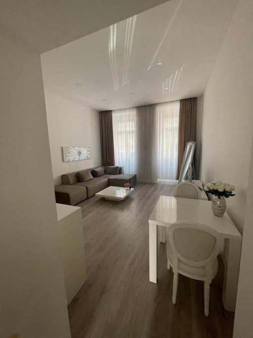 Stayin - Elegant Design With Garden Vienne